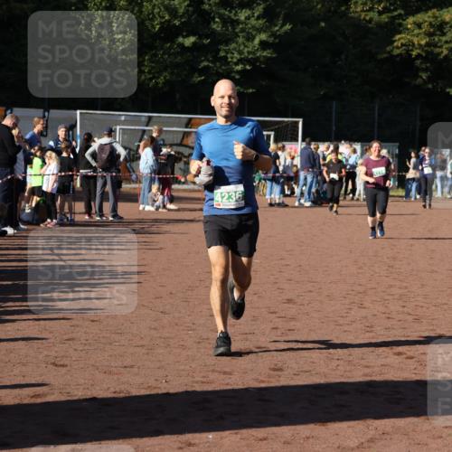 27.09.2026 - 35. Volkslauf durch das schöne Alstertal Strokosch-Dieckow http://msf.ph/oto/10567297 27.09.2026 11:01:40 Ziel 4021, 4114, 4236 meine-sportfotos.de