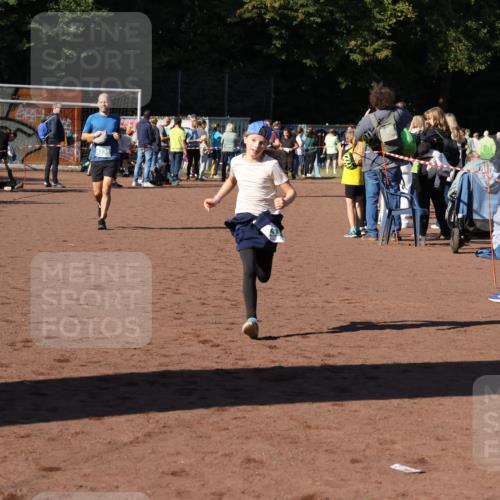 27.09.2026 - 35. Volkslauf durch das schöne Alstertal Strokosch-Dieckow http://msf.ph/oto/10567306 27.09.2026 11:01:34 Ziel 4236, 4237 meine-sportfotos.de
