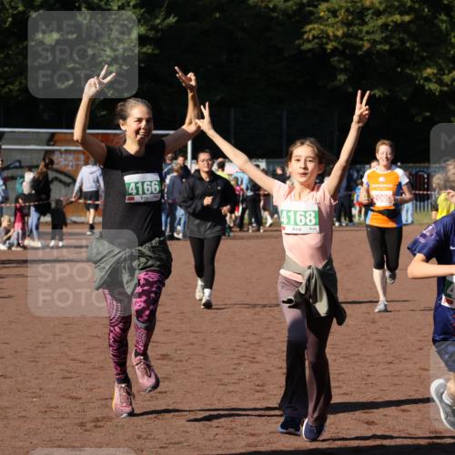 27.09.2026 - 35. Volkslauf durch das schöne Alstertal Strokosch-Dieckow http://msf.ph/oto/10567399 27.09.2026 11:01:13 Ziel 4012, 4013, 4166, 4167, 4168, 4173 meine-sportfotos.de
