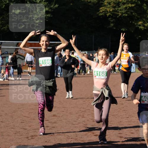 27.09.2026 - 35. Volkslauf durch das schöne Alstertal Strokosch-Dieckow http://msf.ph/oto/10567408 27.09.2026 11:01:13 Ziel 4012, 4013, 4166, 4167, 4168, 4173 meine-sportfotos.de