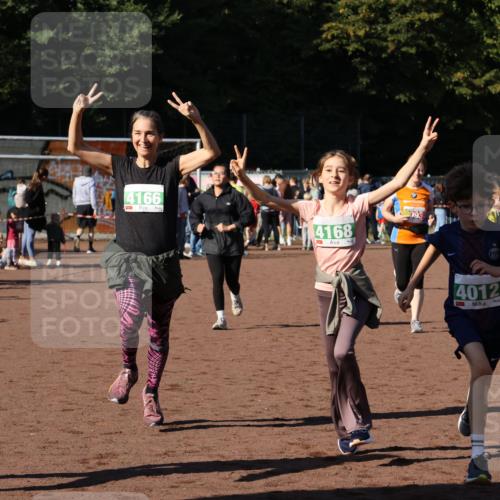 27.09.2026 - 35. Volkslauf durch das schöne Alstertal Strokosch-Dieckow http://msf.ph/oto/10567419 27.09.2026 11:01:13 Ziel 4012, 4013, 4166, 4167, 4168, 4173 meine-sportfotos.de