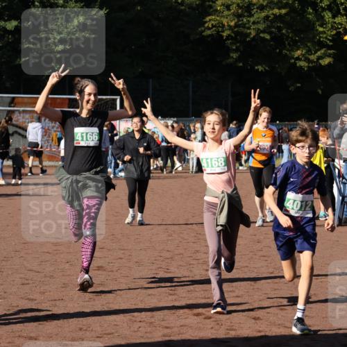 27.09.2026 - 35. Volkslauf durch das schöne Alstertal Strokosch-Dieckow http://msf.ph/oto/10567434 27.09.2026 11:01:13 Ziel 4012, 4013, 4166, 4167, 4168, 4173 meine-sportfotos.de