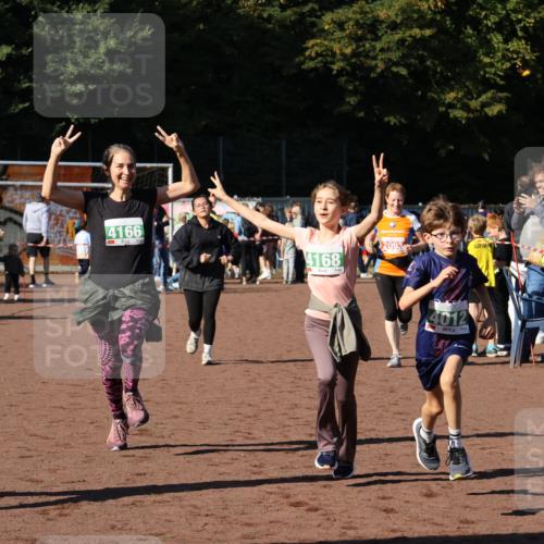 27.09.2026 - 35. Volkslauf durch das schöne Alstertal Strokosch-Dieckow http://msf.ph/oto/10567444 27.09.2026 11:01:13 Ziel 4012, 4013, 4166, 4167, 4168, 4173 meine-sportfotos.de