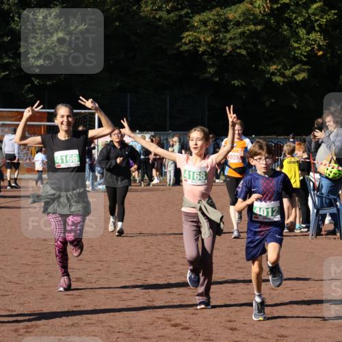27.09.2026 - 35. Volkslauf durch das schöne Alstertal Strokosch-Dieckow http://msf.ph/oto/10567449 27.09.2026 11:01:13 Ziel 4012, 4013, 4166, 4167, 4168, 4173 meine-sportfotos.de