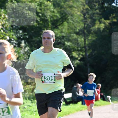 27.09.2026 - 35. Volkslauf durch das schöne Alstertal Dr. Thomas Lammeyer http://msf.ph/oto/10568063 27.09.2026 10:50:33 Laufen 32, 4209, 5002 meine-sportfotos.de