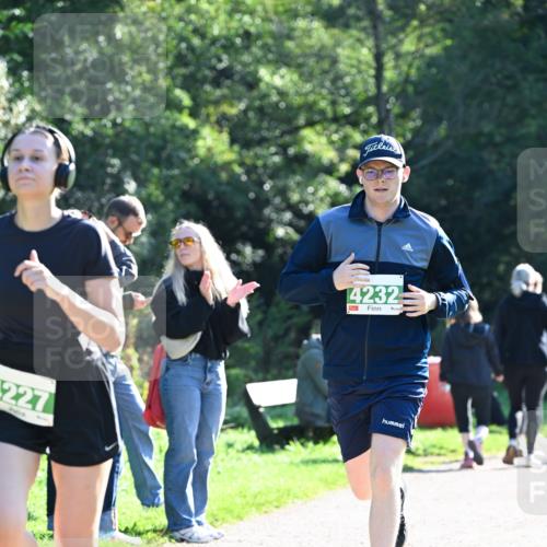 27.09.2026 - 35. Volkslauf durch das schöne Alstertal Dr. Thomas Lammeyer http://msf.ph/oto/10568188 27.09.2026 10:51:15 Laufen 227, 14232 meine-sportfotos.de