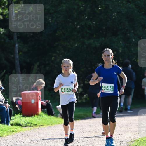 27.09.2026 - 35. Volkslauf durch das schöne Alstertal Dr. Thomas Lammeyer http://msf.ph/oto/10568229 27.09.2026 10:51:23 Laufen 4143, 4144 meine-sportfotos.de