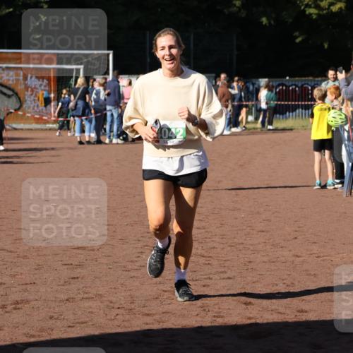 27.09.2026 - 35. Volkslauf durch das schöne Alstertal Strokosch-Dieckow http://msf.ph/oto/10568748 27.09.2026 11:00:58 Ziel 4040, 4042, 4115 meine-sportfotos.de