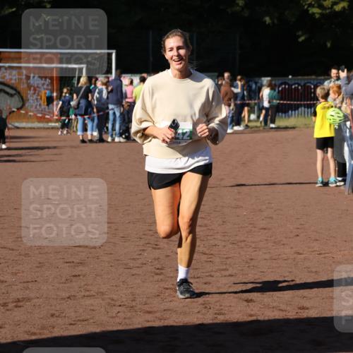 27.09.2026 - 35. Volkslauf durch das schöne Alstertal Strokosch-Dieckow http://msf.ph/oto/10568751 27.09.2026 11:00:58 Ziel 4040, 4042, 4115 meine-sportfotos.de