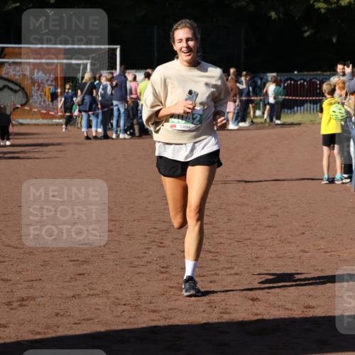 27.09.2026 - 35. Volkslauf durch das schöne Alstertal Strokosch-Dieckow http://msf.ph/oto/10568756 27.09.2026 11:00:58 Ziel 4040, 4042, 4115 meine-sportfotos.de