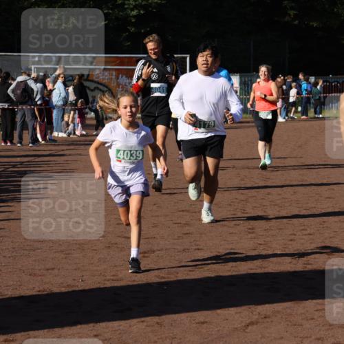 27.09.2026 - 35. Volkslauf durch das schöne Alstertal Strokosch-Dieckow http://msf.ph/oto/10568868 27.09.2026 11:00:25 Ziel 4039, 4041, 4080, 4093, 4095, 4153, 4161, 4179 meine-sportfotos.de