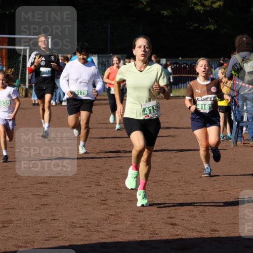 27.09.2026 - 35. Volkslauf durch das schöne Alstertal Strokosch-Dieckow http://msf.ph/oto/10568913 27.09.2026 11:00:22 Ziel 4039, 4041, 4080, 4093, 4095, 4153, 4161, 4179 meine-sportfotos.de