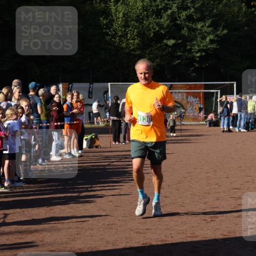 27.09.2026 - 35. Volkslauf durch das schöne Alstertal Strokosch-Dieckow http://msf.ph/oto/10568967 27.09.2026 10:59:57 Ziel 4117, 4130, 4134, 4159, 4160 meine-sportfotos.de