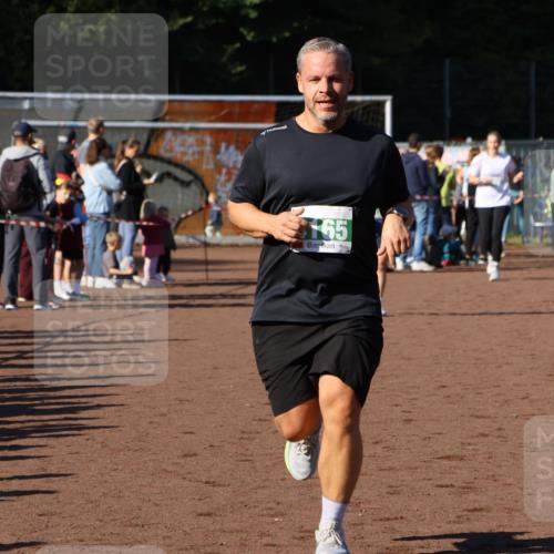 27.09.2026 - 35. Volkslauf durch das schöne Alstertal Strokosch-Dieckow http://msf.ph/oto/10569087 27.09.2026 10:59:43 Ziel 4155, 4165, 4235 meine-sportfotos.de