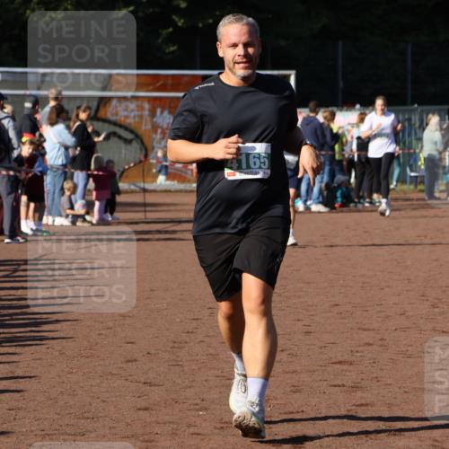 27.09.2026 - 35. Volkslauf durch das schöne Alstertal Strokosch-Dieckow http://msf.ph/oto/10569097 27.09.2026 10:59:42 Ziel 4155, 4165, 4235 meine-sportfotos.de