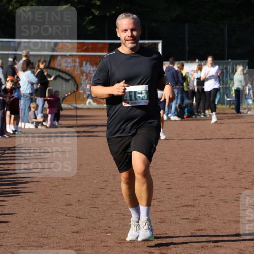27.09.2026 - 35. Volkslauf durch das schöne Alstertal Strokosch-Dieckow http://msf.ph/oto/10569102 27.09.2026 10:59:42 Ziel 4155, 4165, 4235 meine-sportfotos.de