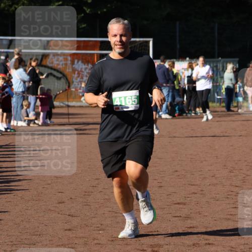 27.09.2026 - 35. Volkslauf durch das schöne Alstertal Strokosch-Dieckow http://msf.ph/oto/10569107 27.09.2026 10:59:42 Ziel 4155, 4165, 4235 meine-sportfotos.de