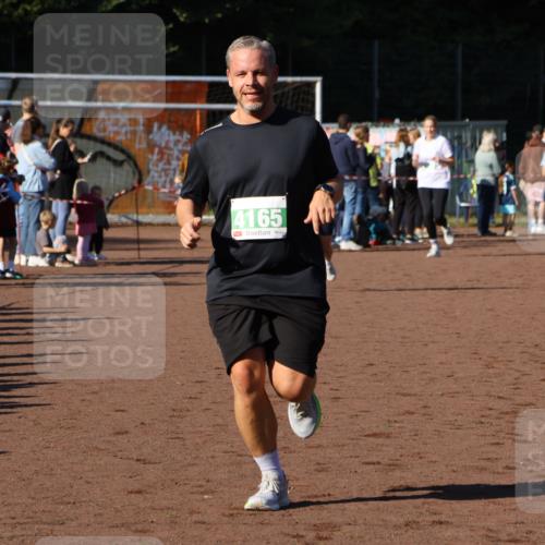 27.09.2026 - 35. Volkslauf durch das schöne Alstertal Strokosch-Dieckow http://msf.ph/oto/10569113 27.09.2026 10:59:42 Ziel 4155, 4165, 4235 meine-sportfotos.de