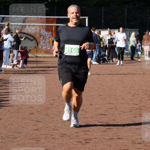 27.09.2026 - 35. Volkslauf durch das schöne Alstertal Strokosch-Dieckow http://msf.ph/oto/10569134 27.09.2026 10:59:42 Ziel 4155, 4165, 4235 meine-sportfotos.de
