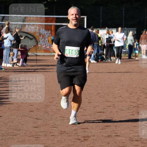 27.09.2026 - 35. Volkslauf durch das schöne Alstertal Strokosch-Dieckow http://msf.ph/oto/10569139 27.09.2026 10:59:42 Ziel 4155, 4165, 4235 meine-sportfotos.de