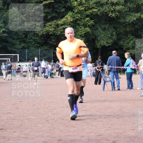 27.09.2026 - 35. Volkslauf durch das schöne Alstertal Strokosch-Dieckow http://msf.ph/oto/10570529 27.09.2026 12:18:03 Ziel 1609, 1619, 1626, 2318, 2962 meine-sportfotos.de