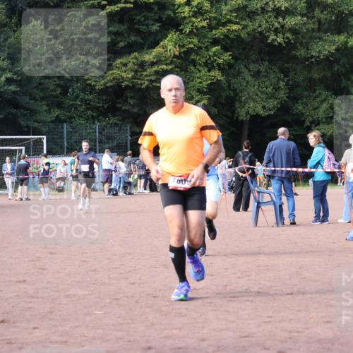 27.09.2026 - 35. Volkslauf durch das schöne Alstertal Strokosch-Dieckow http://msf.ph/oto/10570537 27.09.2026 12:18:03 Ziel 1609, 1619, 1626, 2318, 2962 meine-sportfotos.de