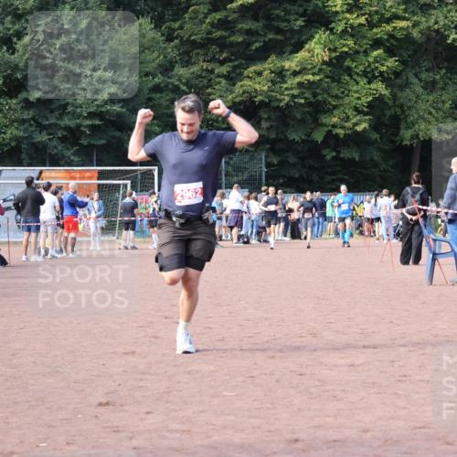 27.09.2026 - 35. Volkslauf durch das schöne Alstertal Strokosch-Dieckow http://msf.ph/oto/10570561 27.09.2026 12:18:07 Ziel 1609, 1619, 2962 meine-sportfotos.de