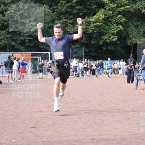 27.09.2026 - 35. Volkslauf durch das schöne Alstertal Strokosch-Dieckow http://msf.ph/oto/10570569 27.09.2026 12:18:07 Ziel 1609, 1619, 2962 meine-sportfotos.de