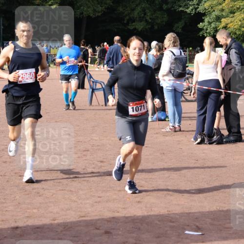 27.09.2026 - 35. Volkslauf durch das schöne Alstertal Strokosch-Dieckow http://msf.ph/oto/10570613 27.09.2026 12:18:17 Ziel 1071, 2405, 2960 meine-sportfotos.de
