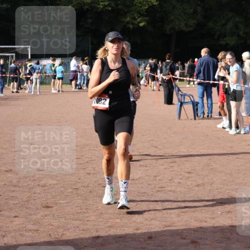 27.09.2026 - 35. Volkslauf durch das schöne Alstertal Strokosch-Dieckow http://msf.ph/oto/10570710 27.09.2026 12:18:28 Ziel 1082, 2243 meine-sportfotos.de