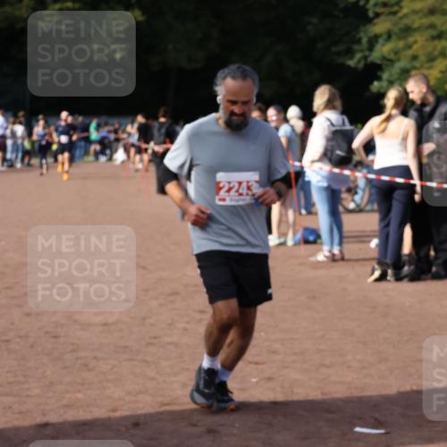 27.09.2026 - 35. Volkslauf durch das schöne Alstertal Strokosch-Dieckow http://msf.ph/oto/10570727 27.09.2026 12:18:30 Ziel 1082, 2243 meine-sportfotos.de