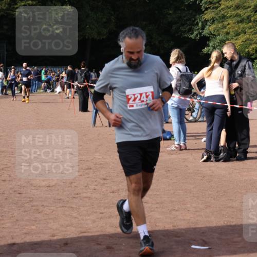 27.09.2026 - 35. Volkslauf durch das schöne Alstertal Strokosch-Dieckow http://msf.ph/oto/10570738 27.09.2026 12:18:31 Ziel 1082, 2243 meine-sportfotos.de