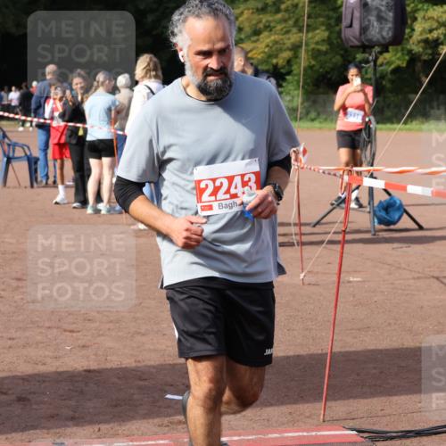 27.09.2026 - 35. Volkslauf durch das schöne Alstertal Strokosch-Dieckow http://msf.ph/oto/10570767 27.09.2026 12:18:32 Ziel 1082, 2243 meine-sportfotos.de