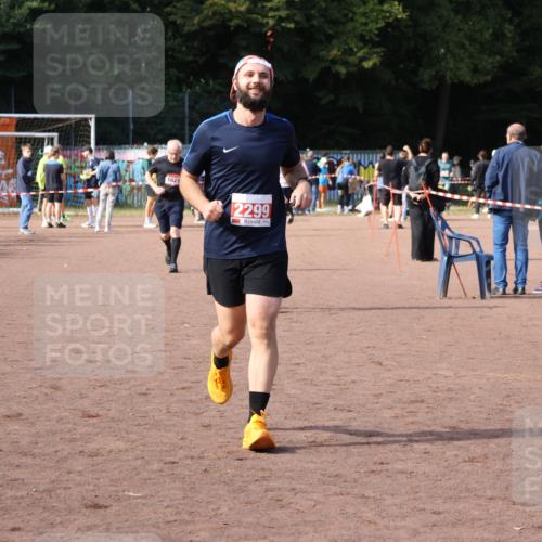 27.09.2026 - 35. Volkslauf durch das schöne Alstertal Strokosch-Dieckow http://msf.ph/oto/10570785 27.09.2026 12:18:41 Ziel 1057, 1629, 2299 meine-sportfotos.de