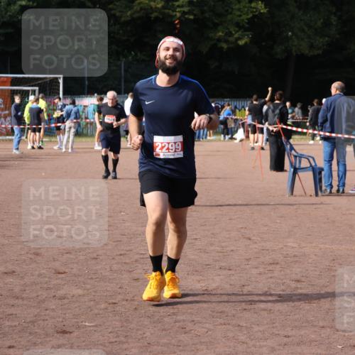 27.09.2026 - 35. Volkslauf durch das schöne Alstertal Strokosch-Dieckow http://msf.ph/oto/10570800 27.09.2026 12:18:41 Ziel 1057, 1629, 2299 meine-sportfotos.de