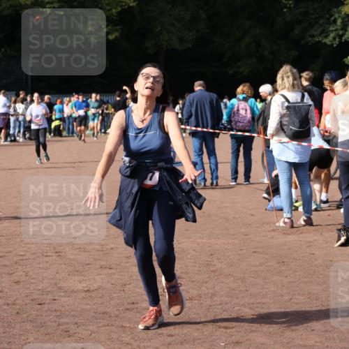 27.09.2026 - 35. Volkslauf durch das schöne Alstertal Strokosch-Dieckow http://msf.ph/oto/10570826 27.09.2026 12:18:45 Ziel 1057, 1629, 2299 meine-sportfotos.de