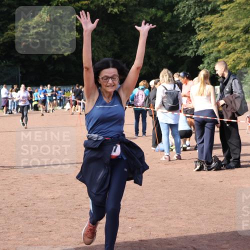 27.09.2026 - 35. Volkslauf durch das schöne Alstertal Strokosch-Dieckow http://msf.ph/oto/10570863 27.09.2026 12:18:46 Ziel 1057, 1629, 2299 meine-sportfotos.de