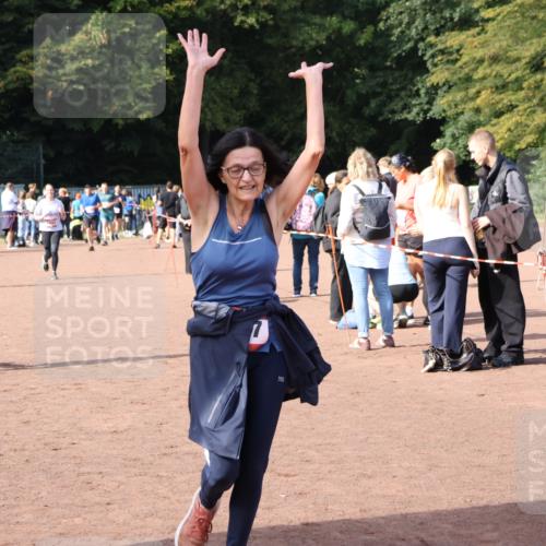 27.09.2026 - 35. Volkslauf durch das schöne Alstertal Strokosch-Dieckow http://msf.ph/oto/10570868 27.09.2026 12:18:46 Ziel 1057, 1629, 2299 meine-sportfotos.de