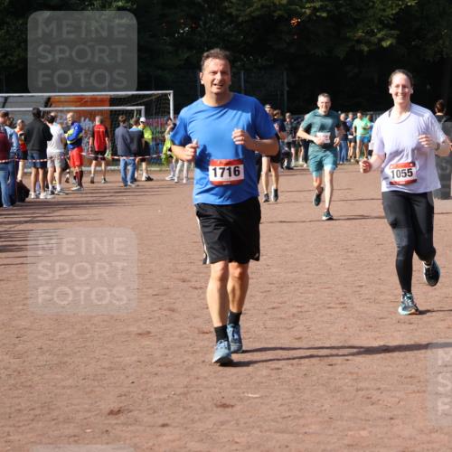 27.09.2026 - 35. Volkslauf durch das schöne Alstertal Strokosch-Dieckow http://msf.ph/oto/10570926 27.09.2026 12:18:54 Ziel 1055, 1716, 2153, 2493, 2964 meine-sportfotos.de