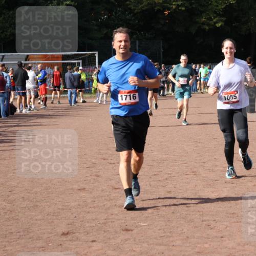 27.09.2026 - 35. Volkslauf durch das schöne Alstertal Strokosch-Dieckow http://msf.ph/oto/10570931 27.09.2026 12:18:54 Ziel 1055, 1716, 2153, 2493, 2964 meine-sportfotos.de