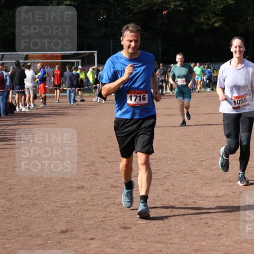 27.09.2026 - 35. Volkslauf durch das schöne Alstertal Strokosch-Dieckow http://msf.ph/oto/10570953 27.09.2026 12:18:55 Ziel 1055, 1716, 2153, 2493, 2964 meine-sportfotos.de