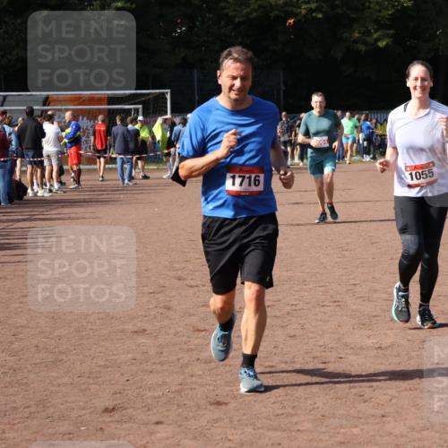 27.09.2026 - 35. Volkslauf durch das schöne Alstertal Strokosch-Dieckow http://msf.ph/oto/10570957 27.09.2026 12:18:55 Ziel 1055, 1716, 2153, 2493, 2964 meine-sportfotos.de