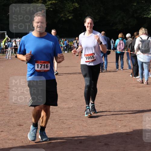 27.09.2026 - 35. Volkslauf durch das schöne Alstertal Strokosch-Dieckow http://msf.ph/oto/10570961 27.09.2026 12:18:56 Ziel 1055, 1716, 2153, 2493, 2964 meine-sportfotos.de