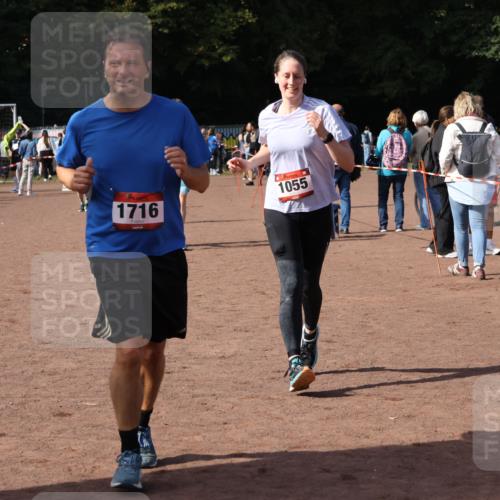 27.09.2026 - 35. Volkslauf durch das schöne Alstertal Strokosch-Dieckow http://msf.ph/oto/10570966 27.09.2026 12:18:56 Ziel 1055, 1716, 2153, 2493, 2964 meine-sportfotos.de