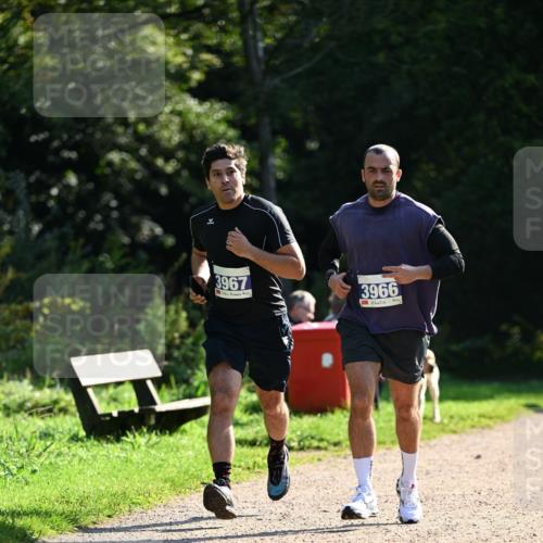 27.09.2026 - 35. Volkslauf durch das schöne Alstertal Dr. Thomas Lammeyer http://msf.ph/oto/10571100 27.09.2026 11:17:13 Laufen 3967, 3966 meine-sportfotos.de