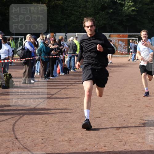 27.09.2026 - 35. Volkslauf durch das schöne Alstertal Strokosch-Dieckow http://msf.ph/oto/10571183 27.09.2026 12:19:13 Ziel 1580, 1665, 2283, 2454, 2956 meine-sportfotos.de