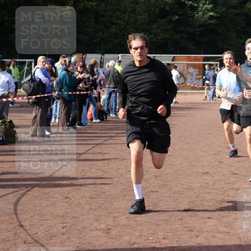 27.09.2026 - 35. Volkslauf durch das schöne Alstertal Strokosch-Dieckow http://msf.ph/oto/10571188 27.09.2026 12:19:13 Ziel 1580, 1665, 2283, 2454, 2956 meine-sportfotos.de