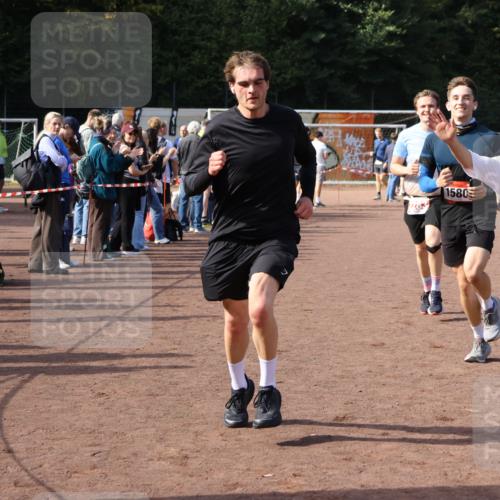 27.09.2026 - 35. Volkslauf durch das schöne Alstertal Strokosch-Dieckow http://msf.ph/oto/10571198 27.09.2026 12:19:13 Ziel 1580, 1665, 2283, 2454, 2956 meine-sportfotos.de