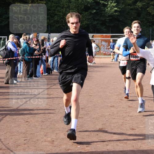 27.09.2026 - 35. Volkslauf durch das schöne Alstertal Strokosch-Dieckow http://msf.ph/oto/10571203 27.09.2026 12:19:13 Ziel 1580, 1665, 2283, 2454, 2956 meine-sportfotos.de
