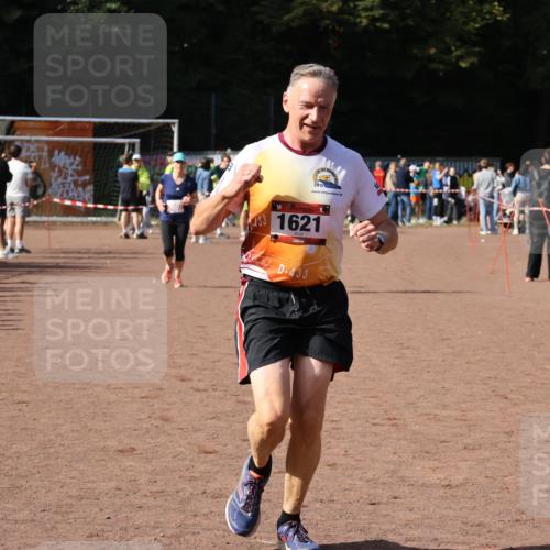 27.09.2026 - 35. Volkslauf durch das schöne Alstertal Strokosch-Dieckow http://msf.ph/oto/10571293 27.09.2026 12:19:22 Ziel 1621, 2007, 2507 meine-sportfotos.de